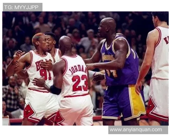 罗德曼与姚明的篮球传奇对决与友谊的深度解析